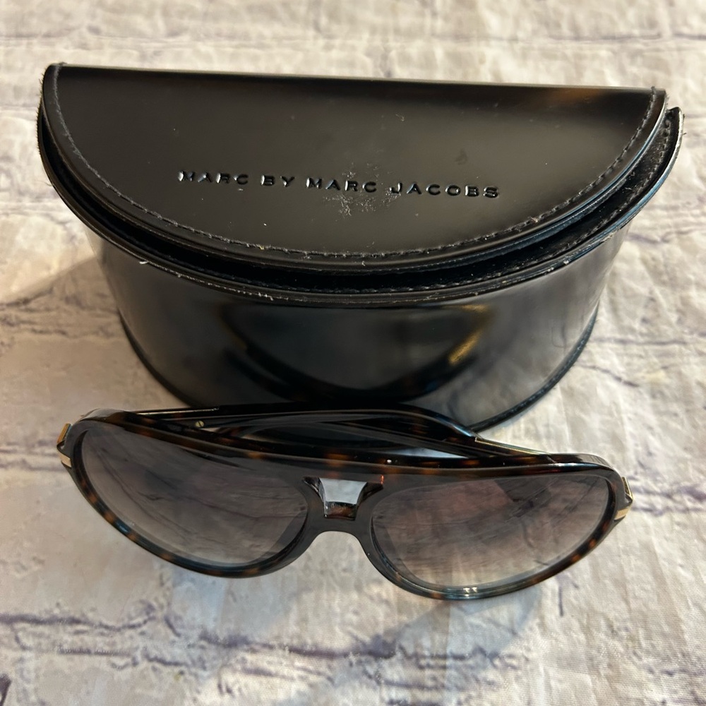 MARC BY MARC JACOBS AVIATOR TORTOISE SHEEL WITH CASE SUNGLASSES UNISEX